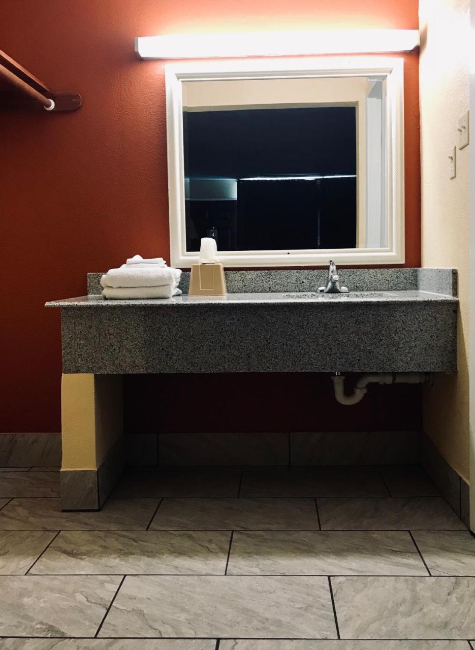 Executive Inn 텍사카나 외부 사진