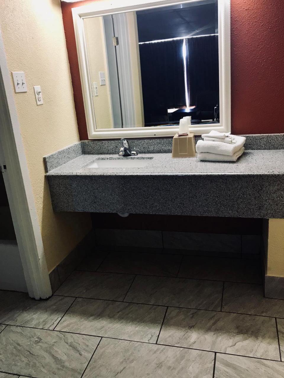 Executive Inn 텍사카나 외부 사진